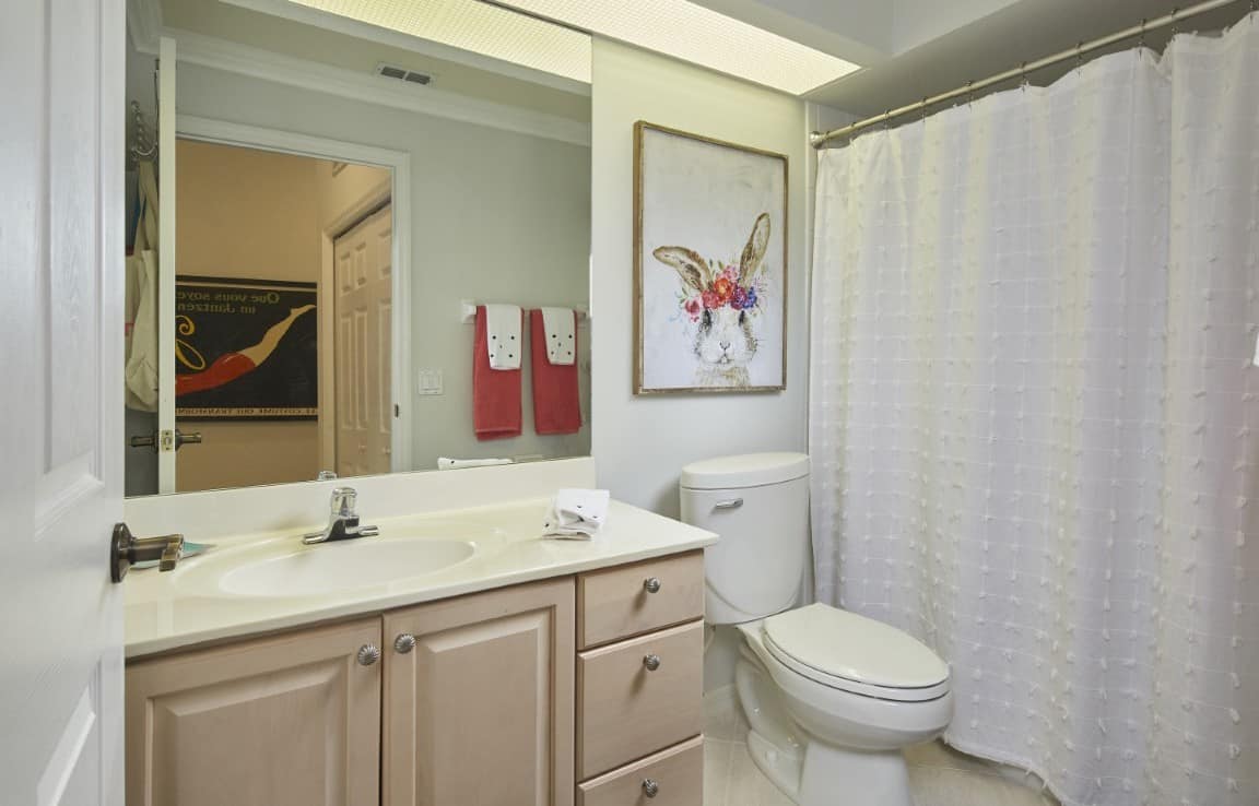 Light & Bright EndUnit Condo in Calusa Bay South Homes for Sale In