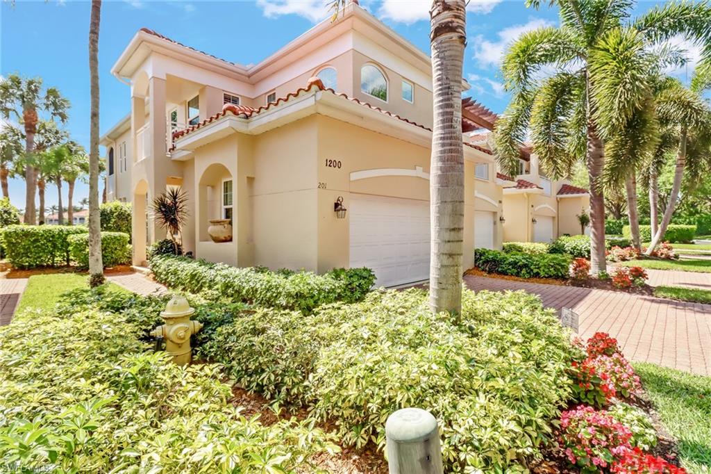 Exploring Pelican Bay — Low Rise Condos Homes for Sale In Olde Naples